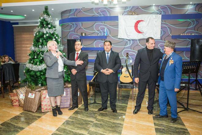 Красный полумесяц и Центр культуры "12 May" провели благотворительную акцию (фото)