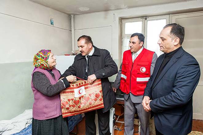 Красный полумесяц и Центр культуры "12 May" провели благотворительную акцию (фото)