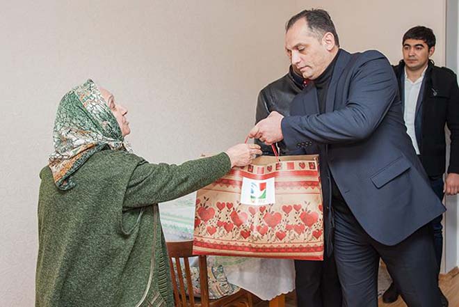 Красный полумесяц и Центр культуры "12 May" провели благотворительную акцию (фото)