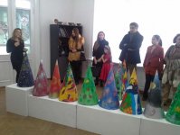 В Баку открылась выставка "Моя елка": красочные, живописные и колоритные работы (ФОТО)