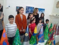 В Баку открылась выставка "Моя елка": красочные, живописные и колоритные работы (ФОТО)