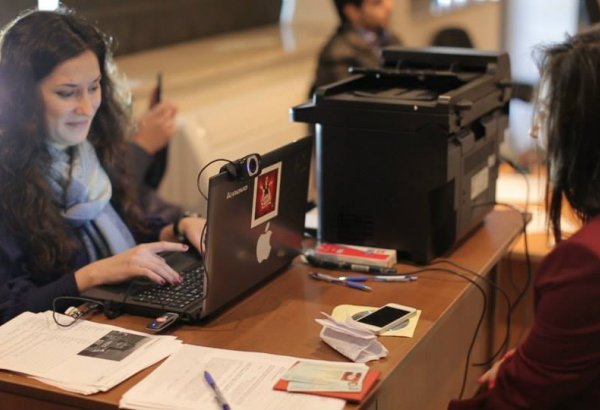 В Сумгайыте участники кастинга "Большой сцены" представили хиты Рианны и Шакиры (фото)