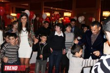 В Баку певцы и спортсмены провели для детей праздничный вечер "Мы вместе!" (ФОТО)