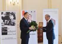 Президент Ильхам Алиев: Существующее в Азербайджане единство между властью и народом, сплоченность вокруг единых идей приведут к еще большим успехам (ФОТО)