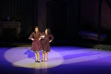 В Центре Гейдара Алиева представлен мюзикл "Мелодии Верийского квартала"  с участием звезд кино и театра Грузии (ФОТО)