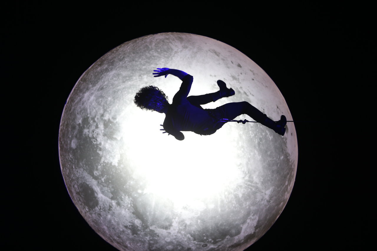 В Центре Гейдара Алиева представлен мюзикл "Мелодии Верийского квартала"  с участием звезд кино и театра Грузии (ФОТО)