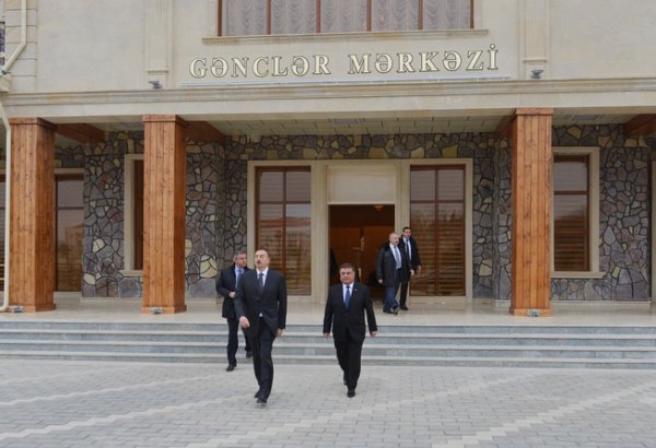 Ильхам Алиев ознакомился с Центром молодежи в Гейгеле (ФОТО)