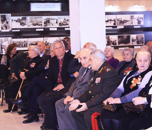 В Баку ветеранам-блокадникам Ленинграда вручены именные поздравления президента России (ФОТО)
