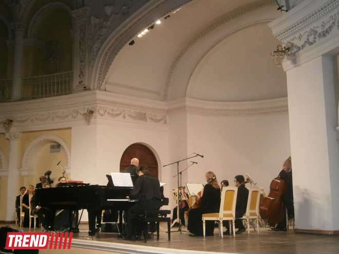 В Баку состоялся концерт камерного оркестра имени Гара Гараева: музыка Баха и Моцарта встречена бурными овациями (ФОТО)