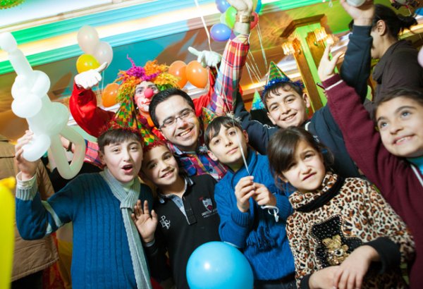 В Баку прошел праздничный вечер для детей "Мир, наполненный любовью сердец" (ФОТО)