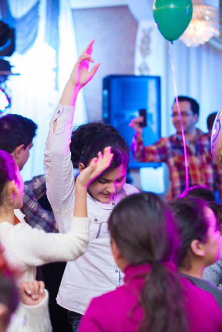 В Баку прошел праздничный вечер для детей "Мир, наполненный любовью сердец" (ФОТО)