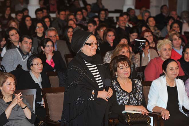 В Баку состоялся вечер известной турецкой писательницы Джемалнур Саргут (ФОТО)