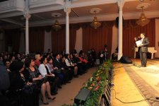 В Баку состоялся вечер известной турецкой писательницы Джемалнур Саргут (ФОТО)