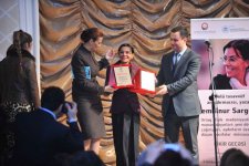 В Баку состоялся вечер известной турецкой писательницы Джемалнур Саргут (ФОТО)