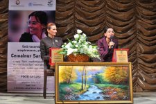 В Баку состоялся вечер известной турецкой писательницы Джемалнур Саргут (ФОТО)