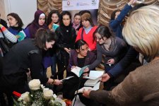 В Баку состоялся вечер известной турецкой писательницы Джемалнур Саргут (ФОТО)