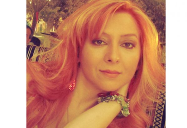 Поэтесса Ульвия Аловлу стала ведущей радиопередачи "Золотая десятка"