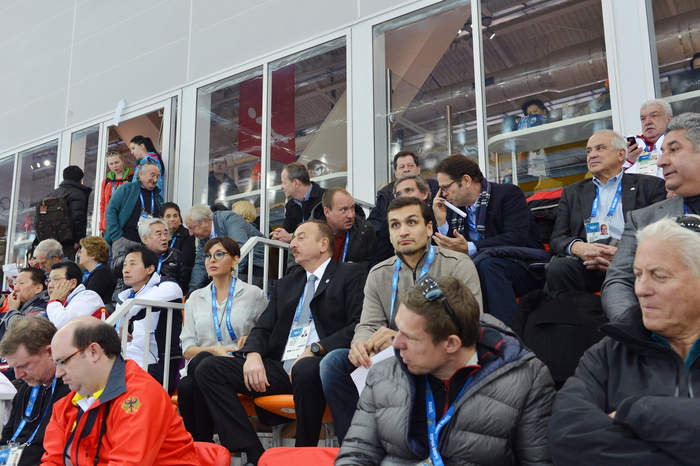 Президент Азербайджана и его супруга наблюдали в Сочи за соревнованиями по конькобежному спорту (ФОТО)