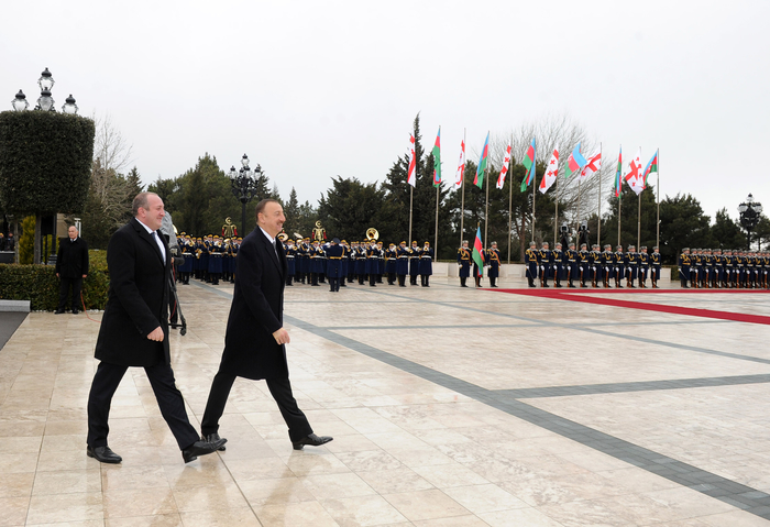 В Баку состоялась официальная церемония встречи Президента Грузии (ФОТО)