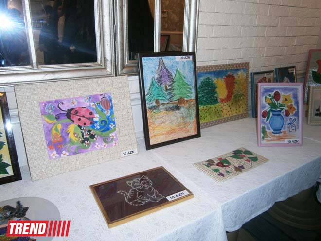 В Баку прошла выставка работ подростков с синдромом Дауна: Мир доброты и позитива (ФОТО)