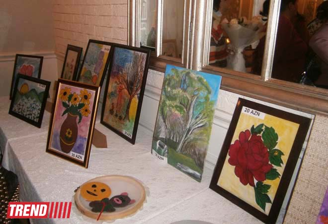 В Баку прошла выставка работ подростков с синдромом Дауна: Мир доброты и позитива (ФОТО)