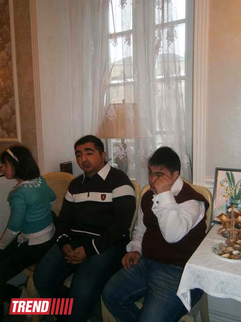 В Баку прошла выставка работ подростков с синдромом Дауна: Мир доброты и позитива (ФОТО)