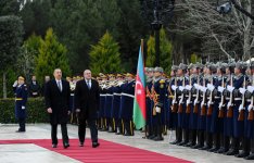 В Баку состоялась официальная церемония встречи Президента Грузии (ФОТО)