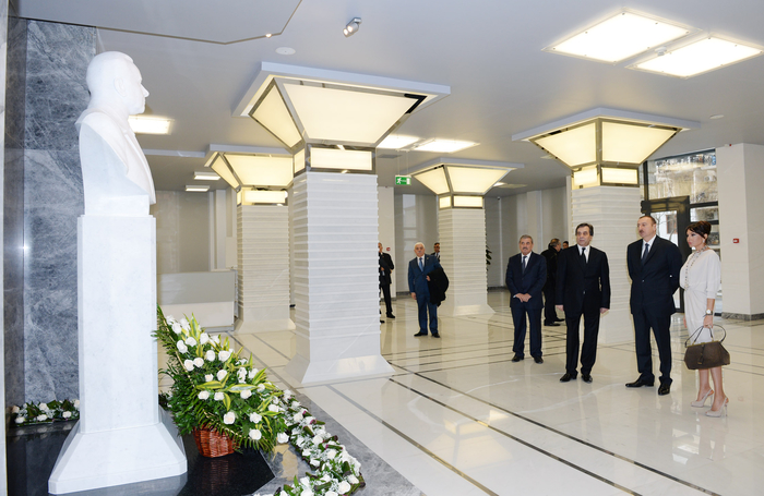 Президент Ильхам Алиев: В самые трудные годы Азербайджан сумел сохранить свою национальную музыку, обычаи, образ жизни (ФОТО)