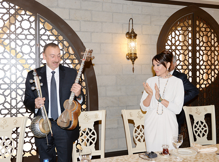 Президент Ильхам Алиев: В самые трудные годы Азербайджан сумел сохранить свою национальную музыку, обычаи, образ жизни (ФОТО)