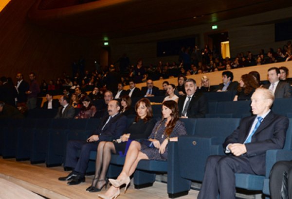 Первая леди Азербайджана присутствовала на концерте известной джазовой исполнительницы Ди Ди Бриджуотер (ФОТО)