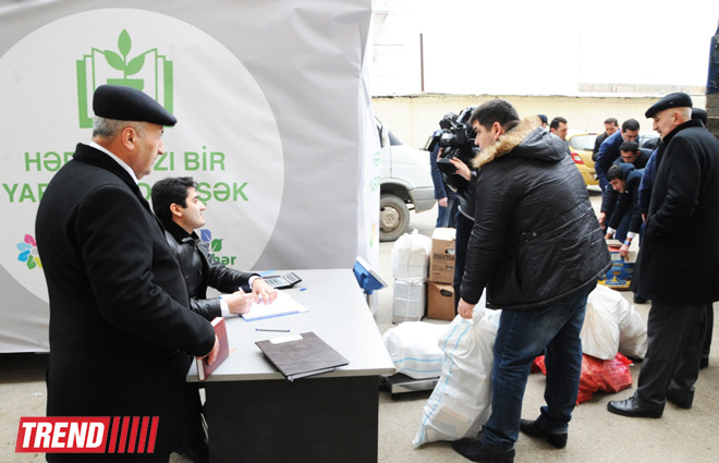 В Баку стартовала массовая акция в рамках проекта "Заменим каждый лист бумаги на листья" (ФОТО)