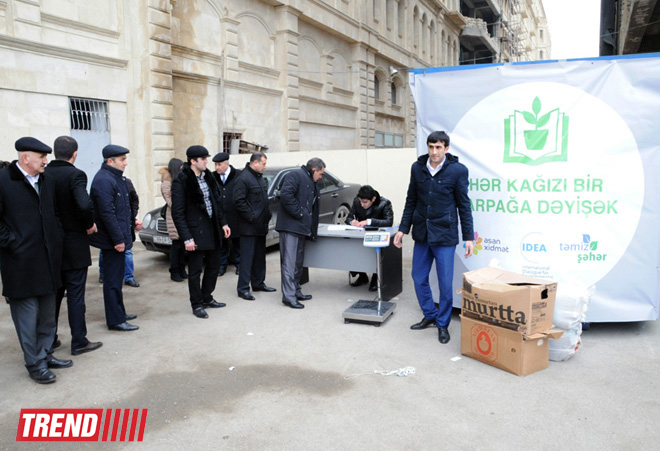 В Баку стартовала массовая акция в рамках проекта "Заменим каждый лист бумаги на листья" (ФОТО)