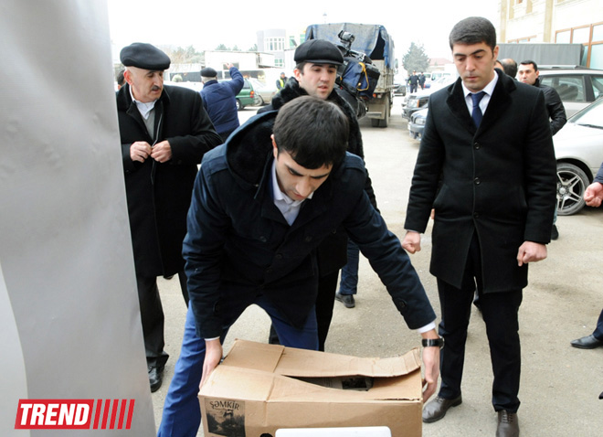 В Баку стартовала массовая акция в рамках проекта "Заменим каждый лист бумаги на листья" (ФОТО)