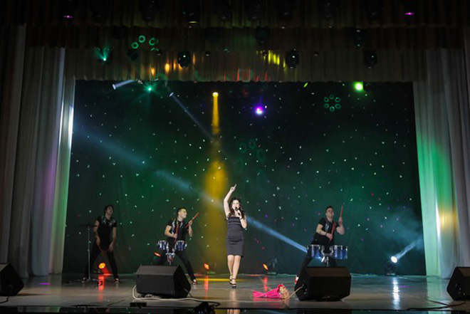 Гюнешь Абасовой вручена письменная благодарность министра культуры Беларуси (фото)