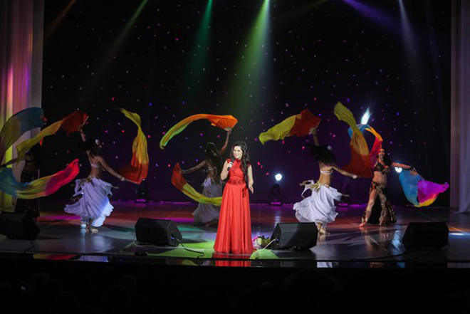 Гюнешь Абасовой вручена письменная благодарность министра культуры Беларуси (фото)