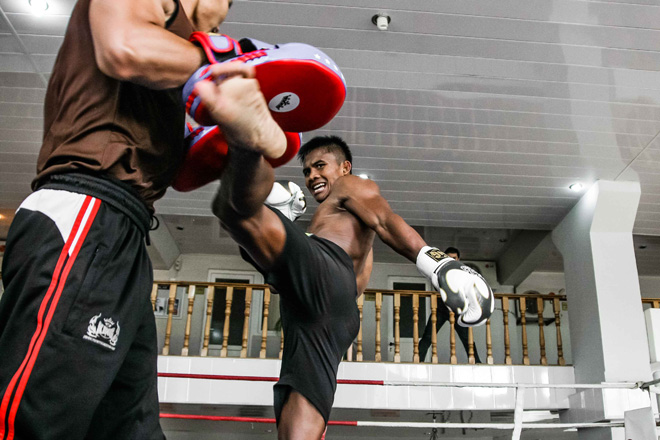 Двукратный победитель Мирового Гран-при по К-1 потренировался в Баку (фото)