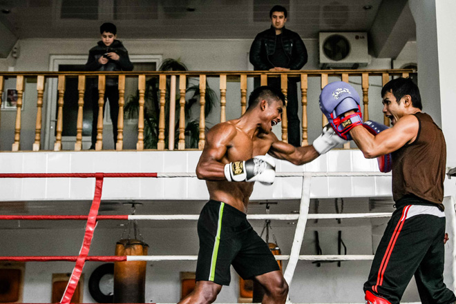 Двукратный победитель Мирового Гран-при по К-1 потренировался в Баку (фото)