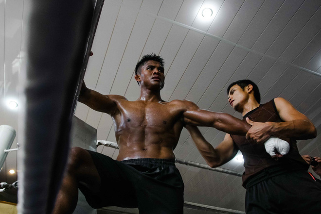 Двукратный победитель Мирового Гран-при по К-1 потренировался в Баку (фото)