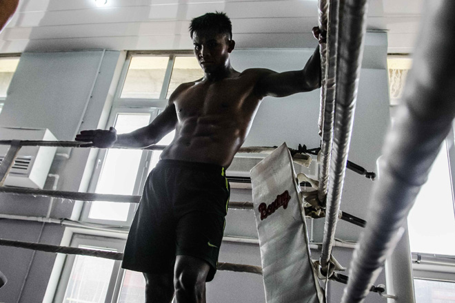 Двукратный победитель Мирового Гран-при по К-1 потренировался в Баку (фото)