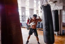 Двукратный победитель Мирового Гран-при по К-1 потренировался в Баку (фото)