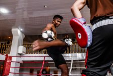 Двукратный победитель Мирового Гран-при по К-1 потренировался в Баку (фото)