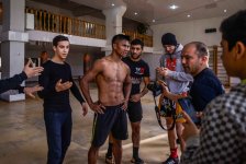 Двукратный победитель Мирового Гран-при по К-1 потренировался в Баку (фото)