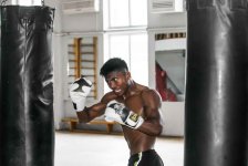 Двукратный победитель Мирового Гран-при по К-1 потренировался в Баку (фото)