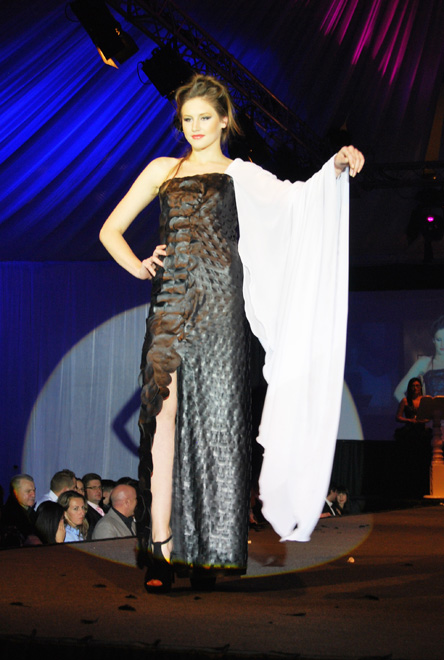 Азербайджанский модельер стала победителем международного конкурса в Румынии (ФОТО)