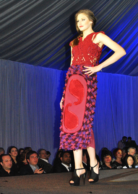 Азербайджанский модельер стала победителем международного конкурса в Румынии (ФОТО)