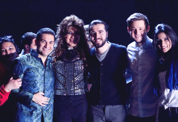 Мировые хиты на азербайджанских народных инструментах - "Bizimkilər 3" (ФОТО)