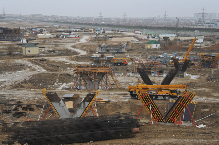 Ильхам Алиев ознакомился с ходом строительства дороги в направлении Олимпийского стадиона в Баку (ФОТО)