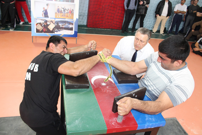 В Азербайджане определены победители чемпионата по армрестлингу (ФОТО)