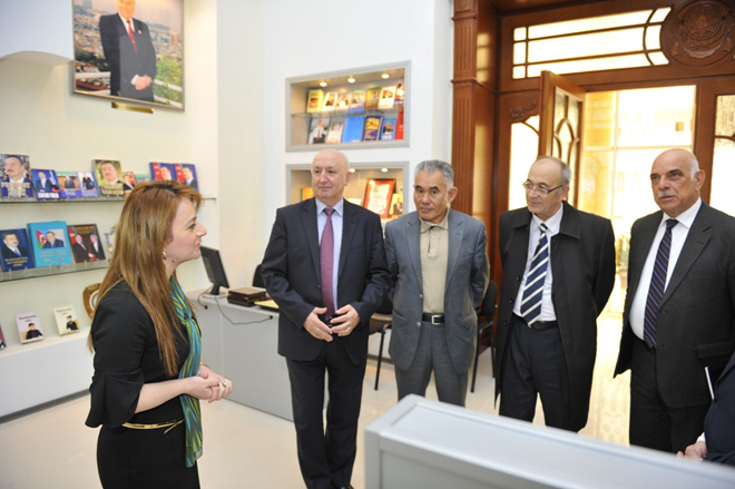 В Баку состоялась встреча ученых-языковедов тюркоязычных стран (ФОТО)