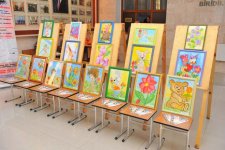 В Баку прошла выставка-конкурс детского рисунка, посвященная 8 марта (ФОТО)